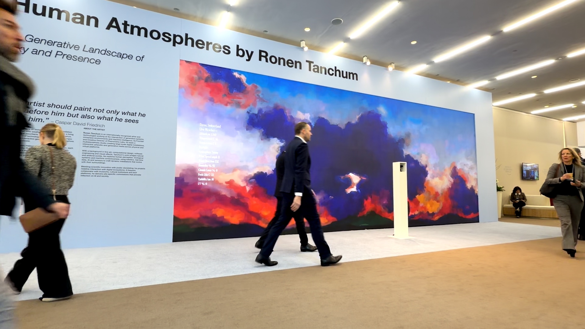 Human Atmospheres de Ronen Tanchum, paysage numérique interactif présenté à Davos en 2026