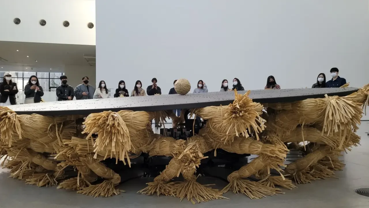 Round-Table