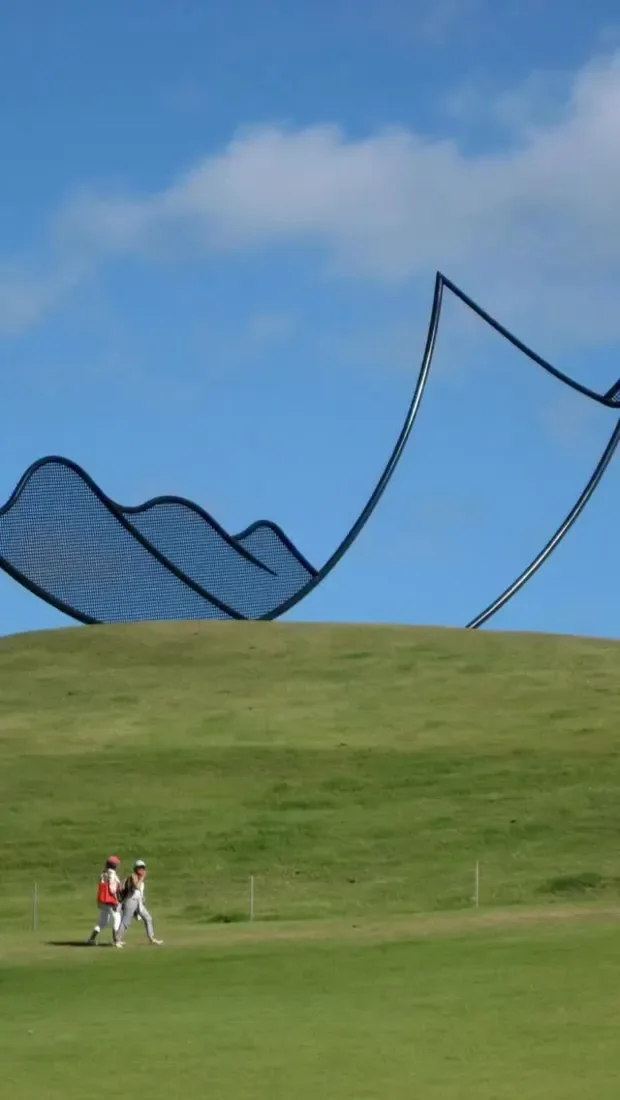 Neil Dawson — Horizons, sculpture at Gibbs Farm